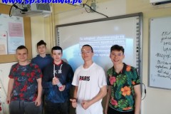 Lekcja-fizyki-w-klasie-8s-Dzien-Kosmosu