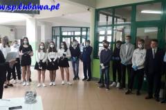 Uczniowie-przed-Egzamin-klas-osmych.-