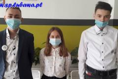 Uczniowie-przed-Egzaminem-klas-osmych.